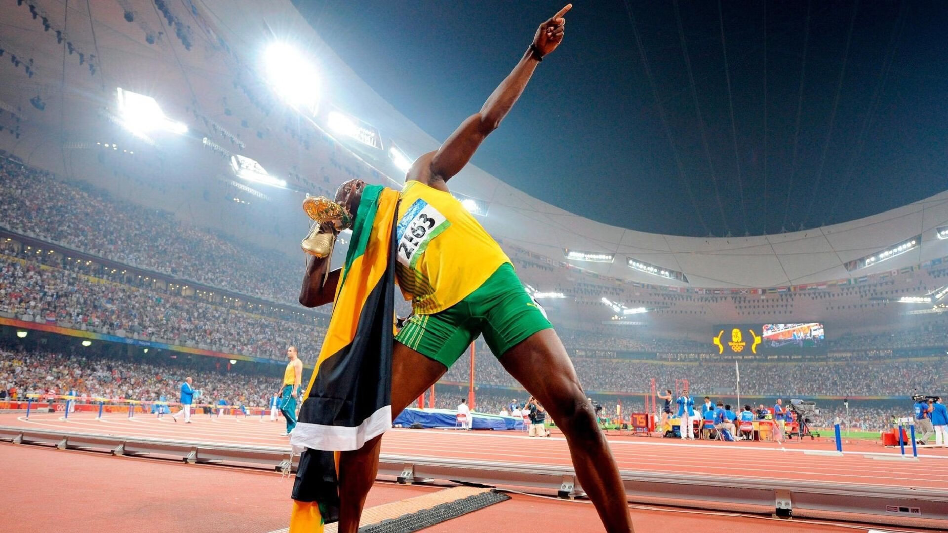 中国游泳选手在比赛中发挥稳定